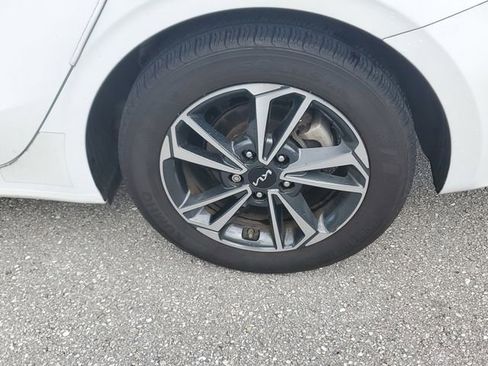 Used 2024 Kia Forte LXS w/ LXS Technology Package FWD image 5