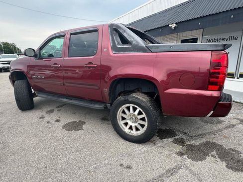 Used 2009 Chevrolet Avalanche LT w/ Convenience Package #1 AWD/4WD image 5