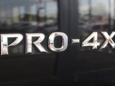 Used 2018 Nissan Frontier PRO-4X AWD/4WD image 8