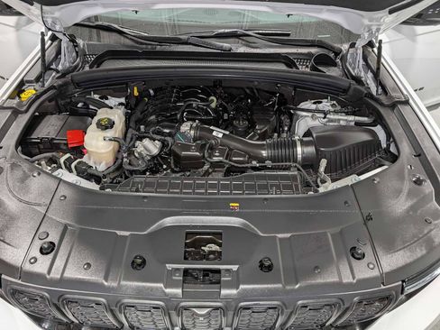 Used 2023 Jeep Grand Cherokee Limited w/ Luxury Tech Group II image 14