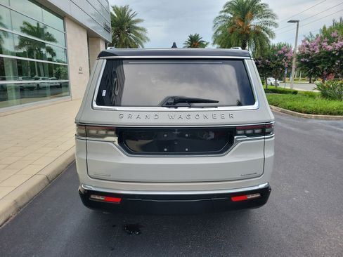 Used 2022 Jeep Grand Wagoneer Series III w/ Rear Seat Video Group 1 AWD/4WD image 5