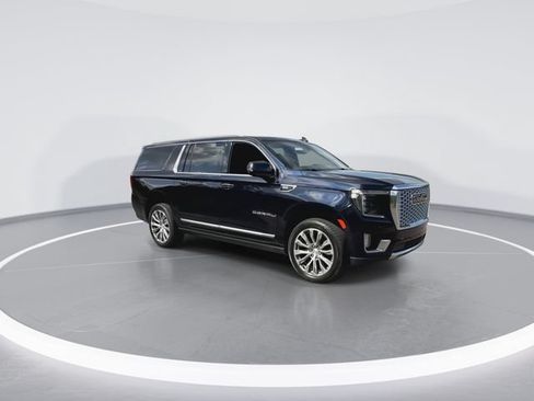 Used 2022 GMC Yukon XL Denali w/ Denali Premium Package AWD/4WD image 2