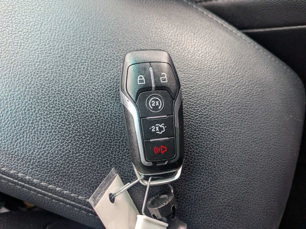Used 2017 Ford Explorer XLT w/ Equipment Group 202A FWD image 30