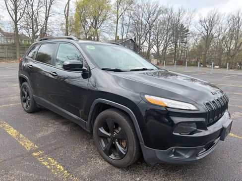Used 2018 Jeep Cherokee Latitude w/ Altitude Package image 1