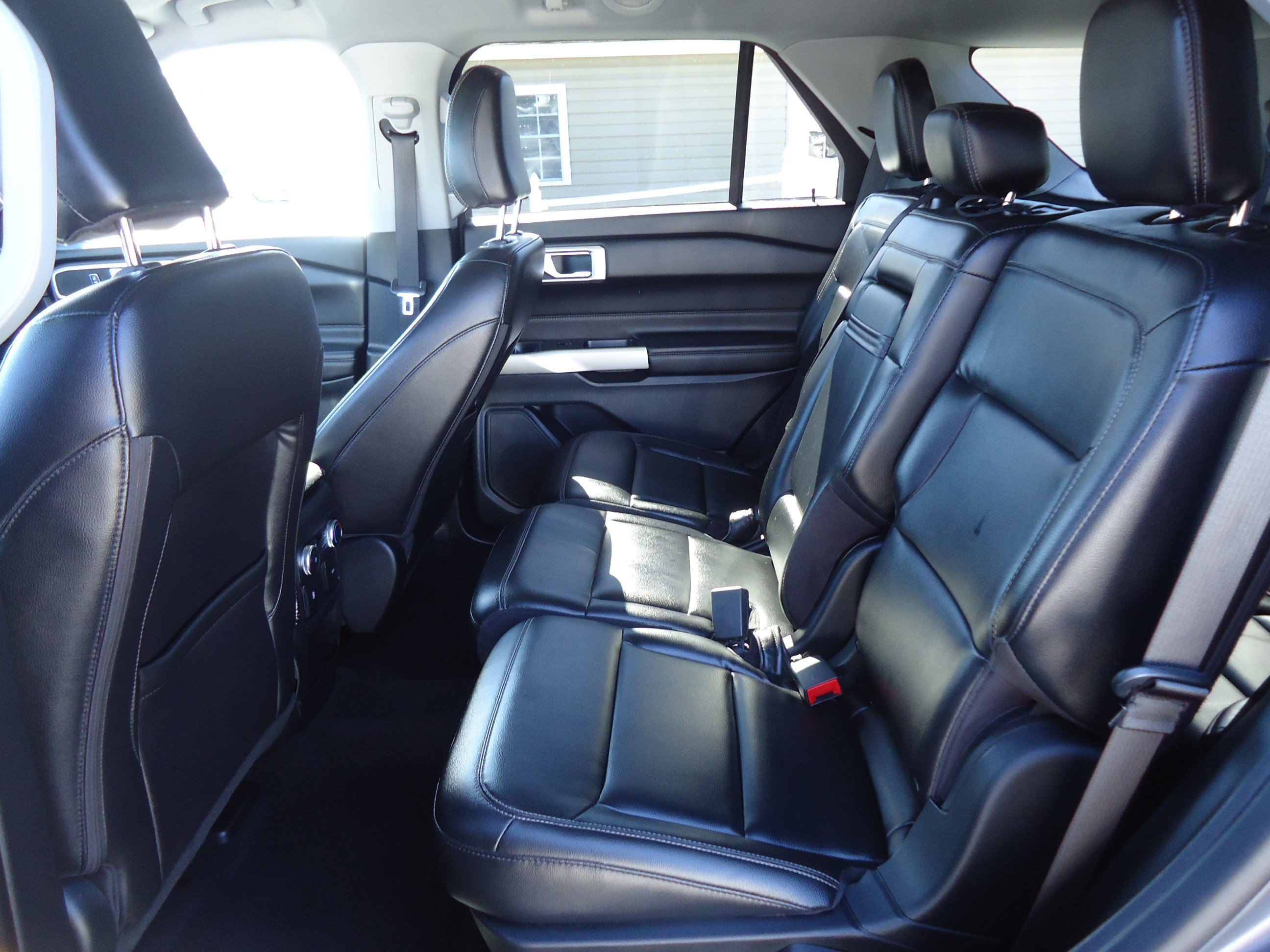 Used 2021 Ford Explorer XLT w/ Equipment Group 202A AWD/4WD image 28