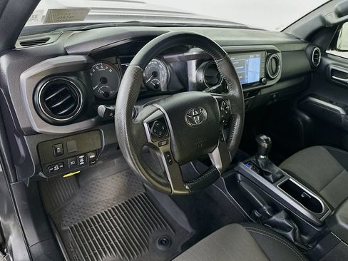 Used 2022 Toyota Tacoma TRD Sport AWD/4WD image 28