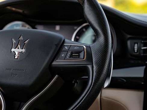 Used 2022 Maserati Quattroporte Modena RWD image 15