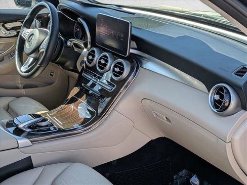 Used 2018 Mercedes-Benz GLC 300 4MATIC image 25