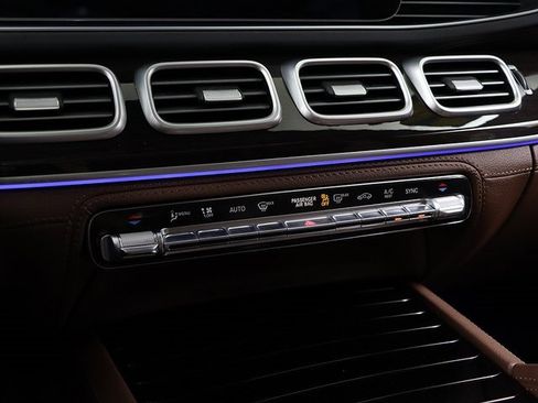 Used 2024 Mercedes-Benz GLE 350 4MATIC w/ Driver Assistance Package image 25