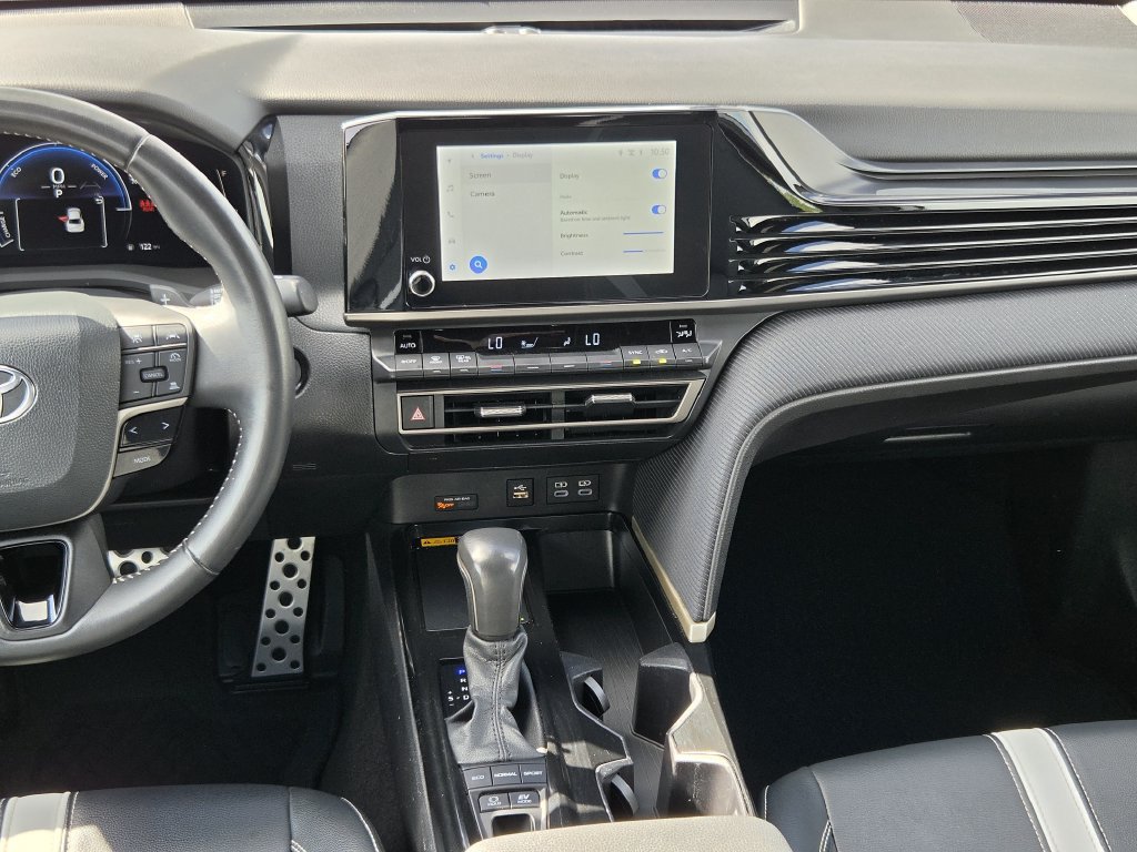 Used 2025 Toyota Camry SE w/ Convenience Package FWD image 17