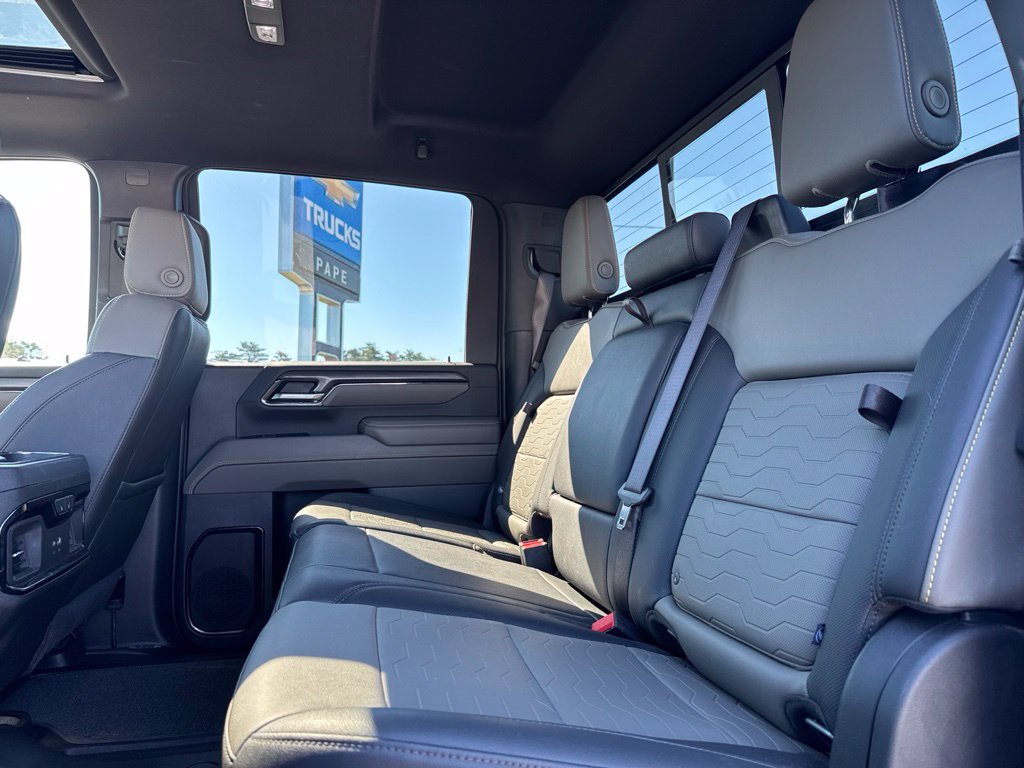 Used 2024 Chevrolet Silverado 2500 ZR2 w/ Technology Package AWD/4WD image 16