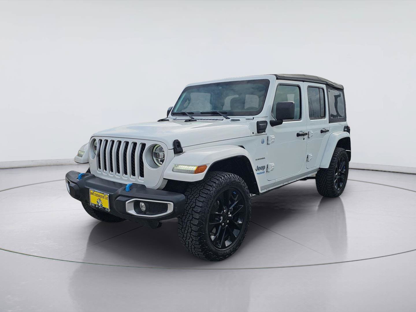 Used 2022 Jeep Wrangler Unlimited Sahara AWD/4WD image 1