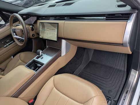 Certified 2025 Land Rover Range Rover Long Wheelbase SE AWD/4WD image 24