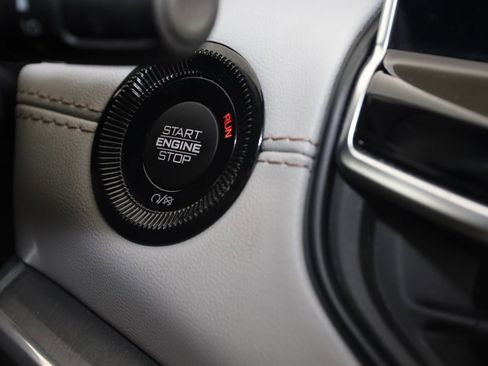 Used 2024 Jeep Compass Limited image 29