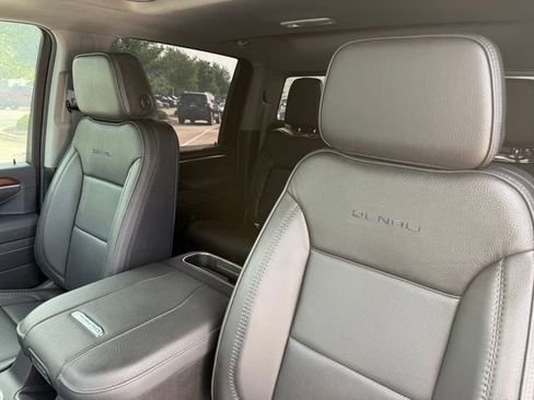 Used 2025 GMC Sierra 2500 Denali w/ Denali Reserve Package AWD/4WD image 13