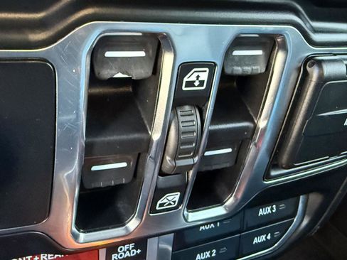 Used 2021 Jeep Gladiator Rubicon AWD/4WD image 28