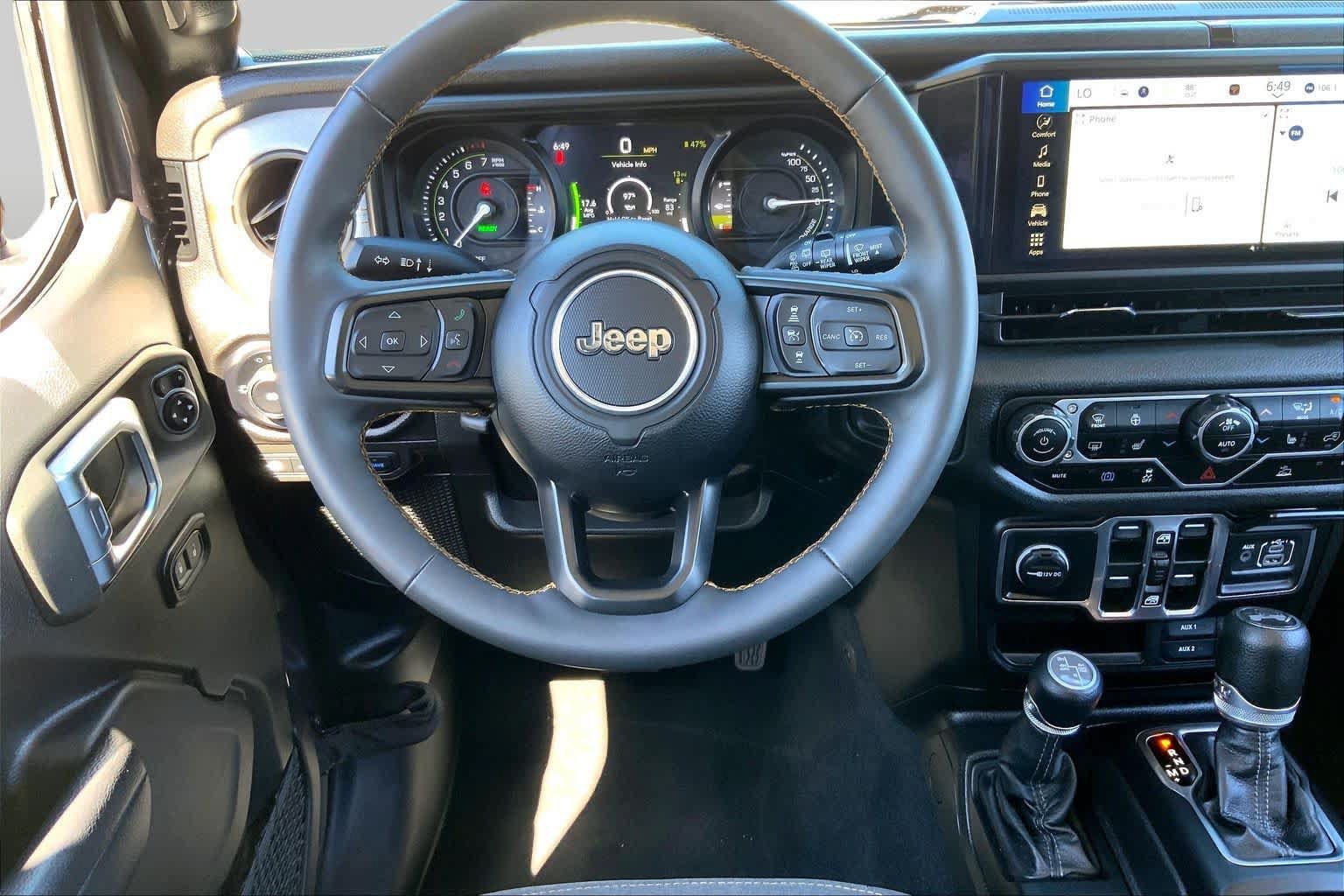 Used 2024 Jeep Wrangler Unlimited w/ Convenience Group AWD/4WD image 6