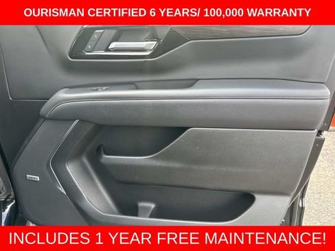 Used 2025 Chevrolet Suburban Premier AWD/4WD image 9
