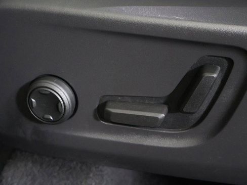 Used 2023 Volvo XC40 B5 Plus w/ Protection Package Premier image 35