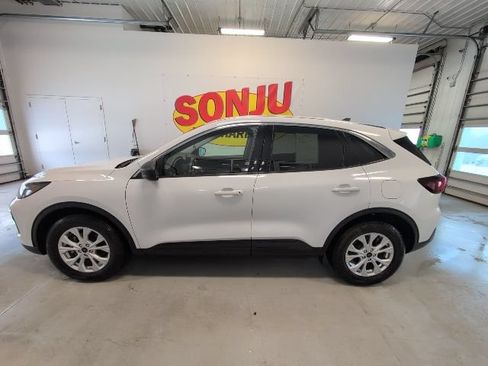 Certified 2024 Ford Escape Active AWD/4WD image 2