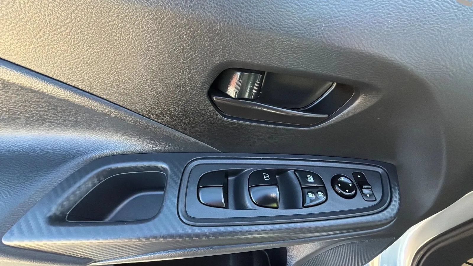 Used 2025 Nissan Versa S FWD image 20