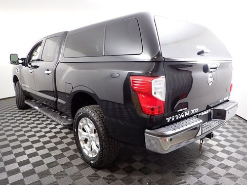 Used 2016 Nissan Titan SL image 16