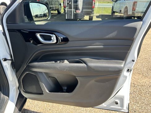 Used 2024 Jeep Compass Latitude w/ Convenience Group image 22