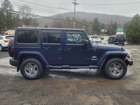 Used 2013 Jeep Wrangler Unlimited Sport image 9