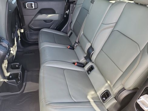 New 2025 Jeep Gladiator Mojave image 24