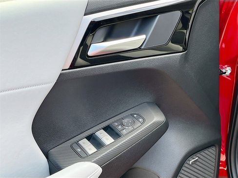 New 2025 Mitsubishi Outlander SE image 17