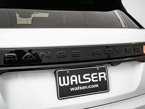 Used 2023 Land Rover Range Rover Velar R-Dynamic S image 9