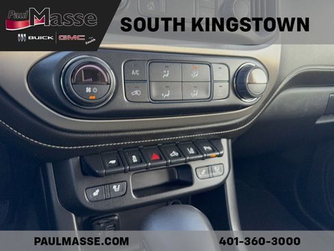 Used 2022 GMC Canyon Denali image 12