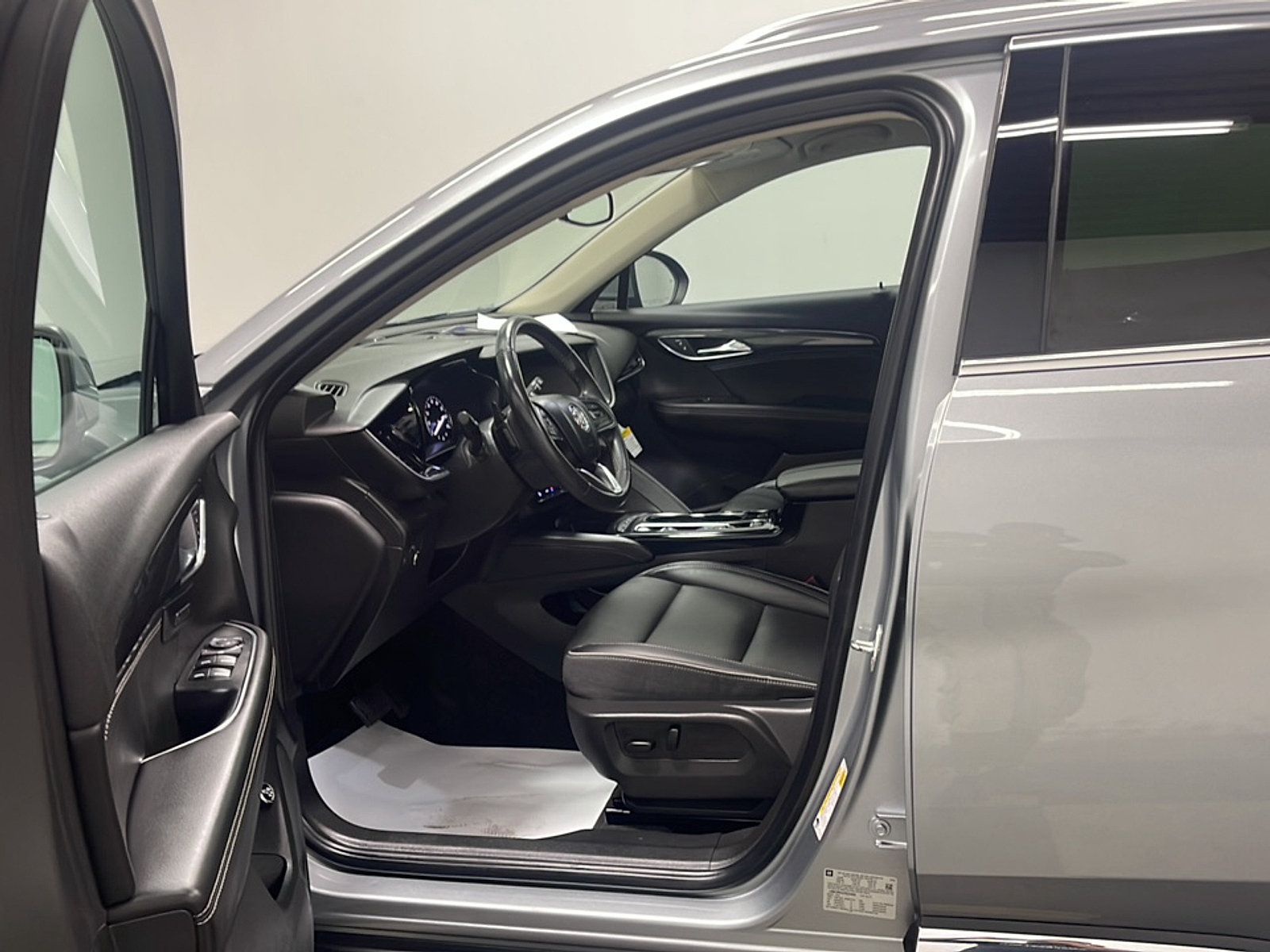Used 2023 Buick Envision Essence AWD/4WD image 2
