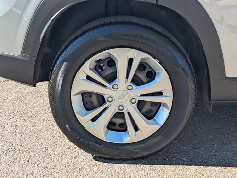 Used 2024 Chevrolet Trax LS image 7