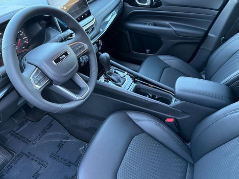 New 2026 Jeep Compass Latitude image 8