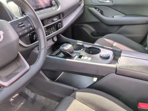 Used 2025 Nissan Rogue SV AWD/4WD image 29
