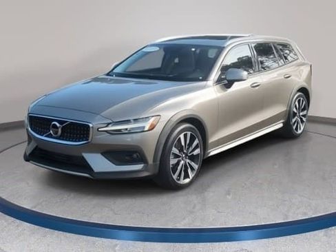 Used 2021 Volvo V60 T5 Cross Country w/ Lounge Package image 1