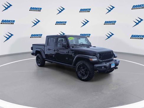 Used 2024 Jeep Gladiator Sport image 2