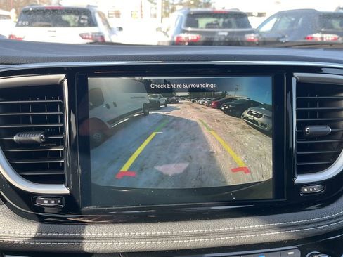 New 2026 Chrysler Pacifica Select image 25