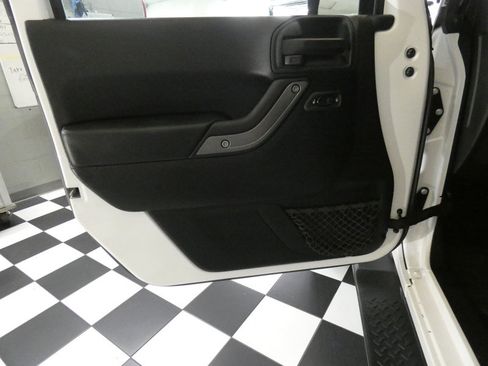 Used 2018 Jeep Wrangler Unlimited Sport S AWD/4WD image 18