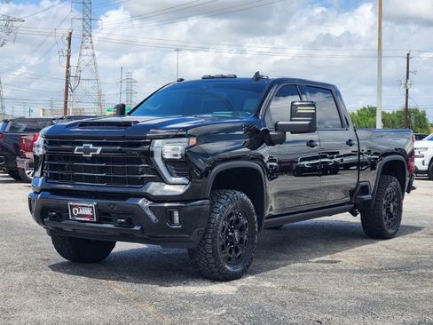 Used 2024 Chevrolet Silverado 2500 LTZ w/ LTZ Plus Package AWD/4WD image 3