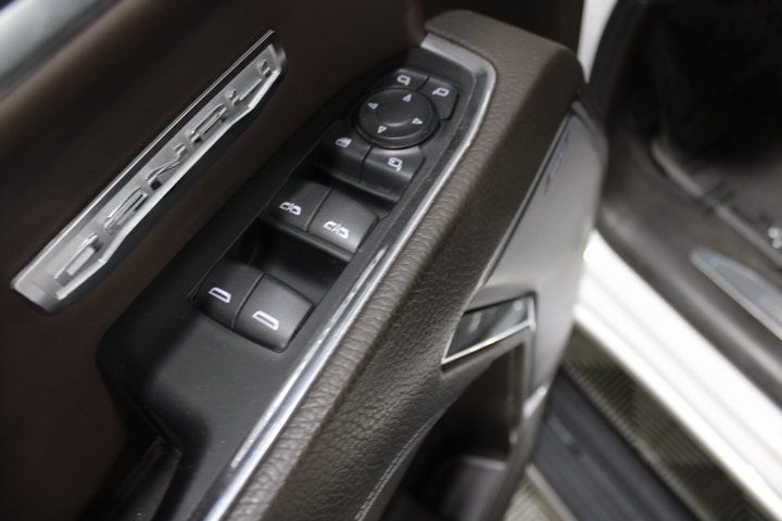 Used 2024 GMC Sierra 1500 Denali w/ Technology Package AWD/4WD image 19