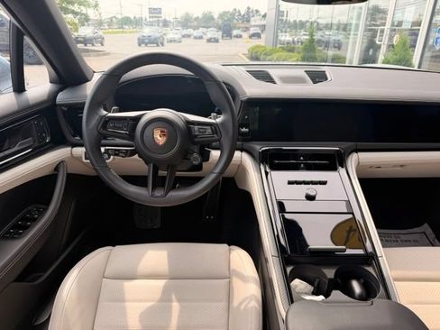 Used 2024 Porsche Panamera RWD image 11