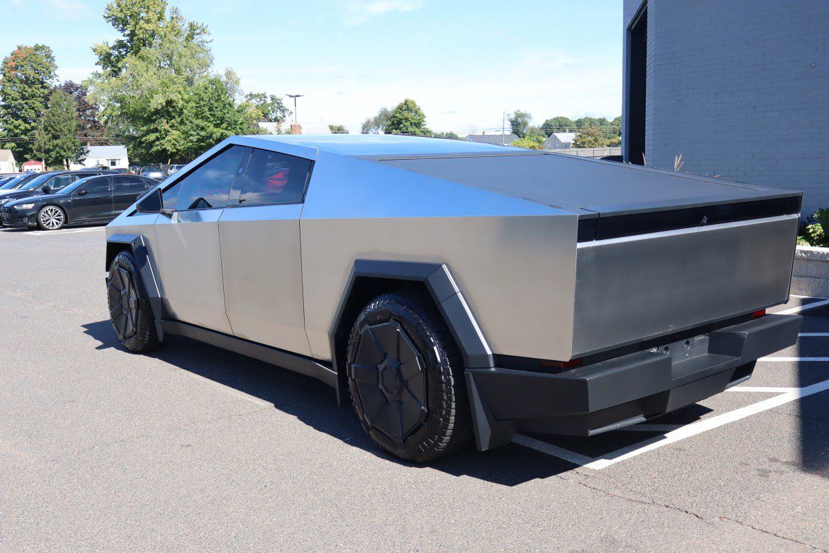 Used 2024 Tesla Cybertruck AWD Crew Cab image 8