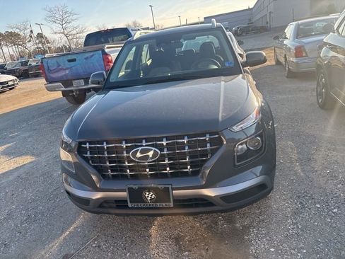Used 2024 Hyundai Venue SEL image 3