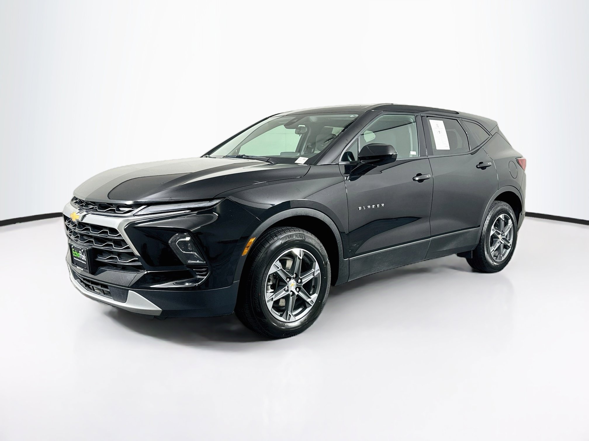 Used 2025 Chevrolet Blazer LT FWD image 3
