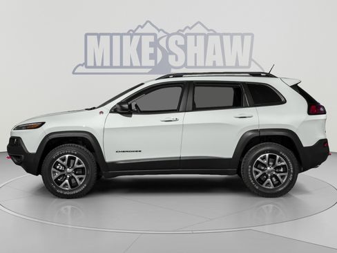 Used 2017 Jeep Cherokee Trailhawk w/ Cold Weather Group AWD/4WD image 3