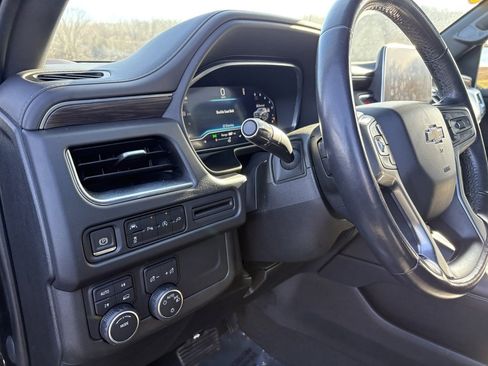 Used 2022 Chevrolet Suburban LT image 32