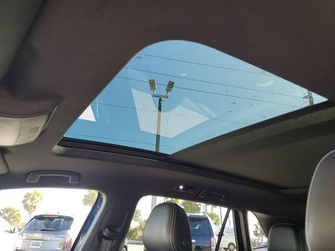 Used 2022 Volkswagen Atlas Cross Sport SE image 29