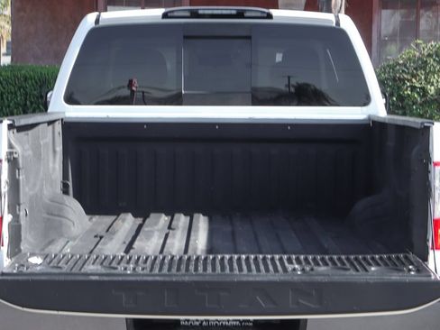 Used 2018 Nissan Titan PRO-4X AWD/4WD image 8